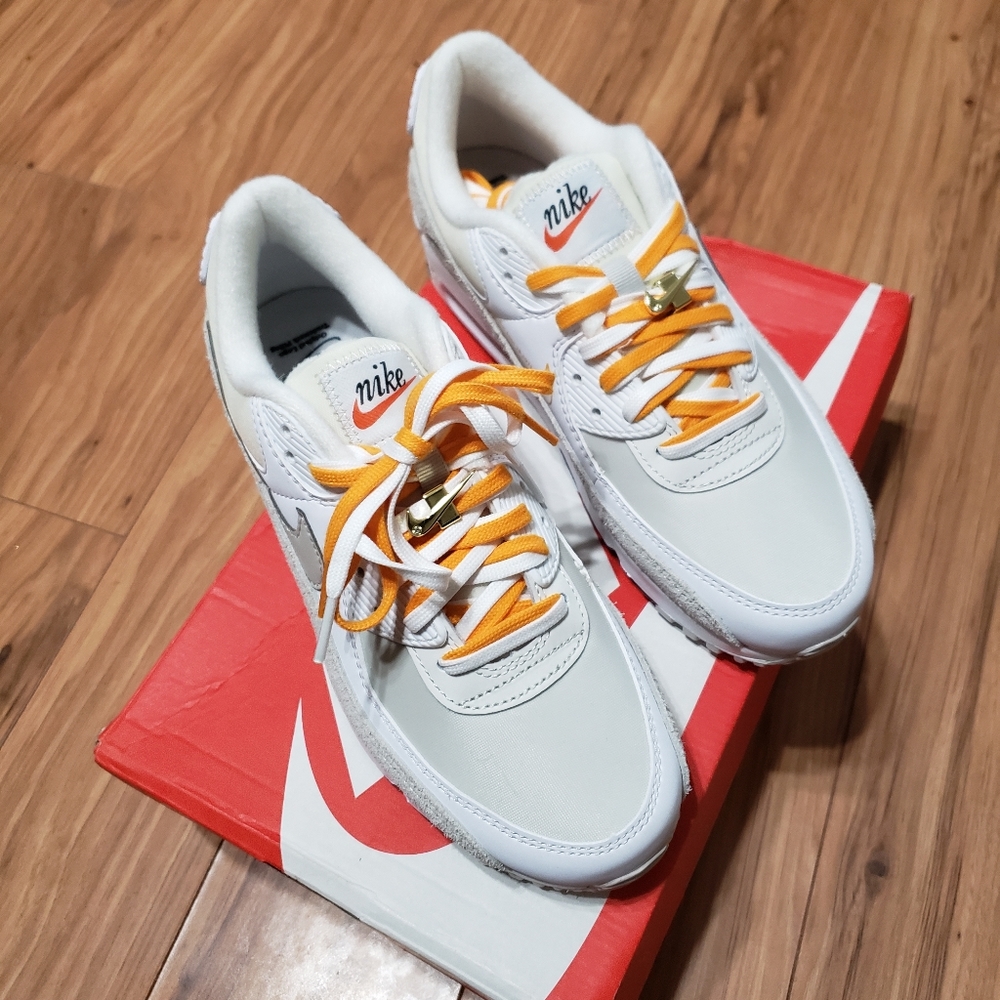 Nike - Picture 3 of 4